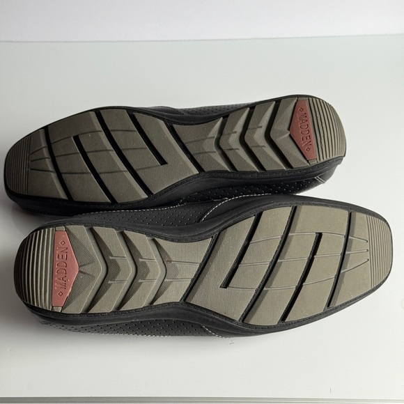 Black Leather Men's Loafers - Picture 11 of 12